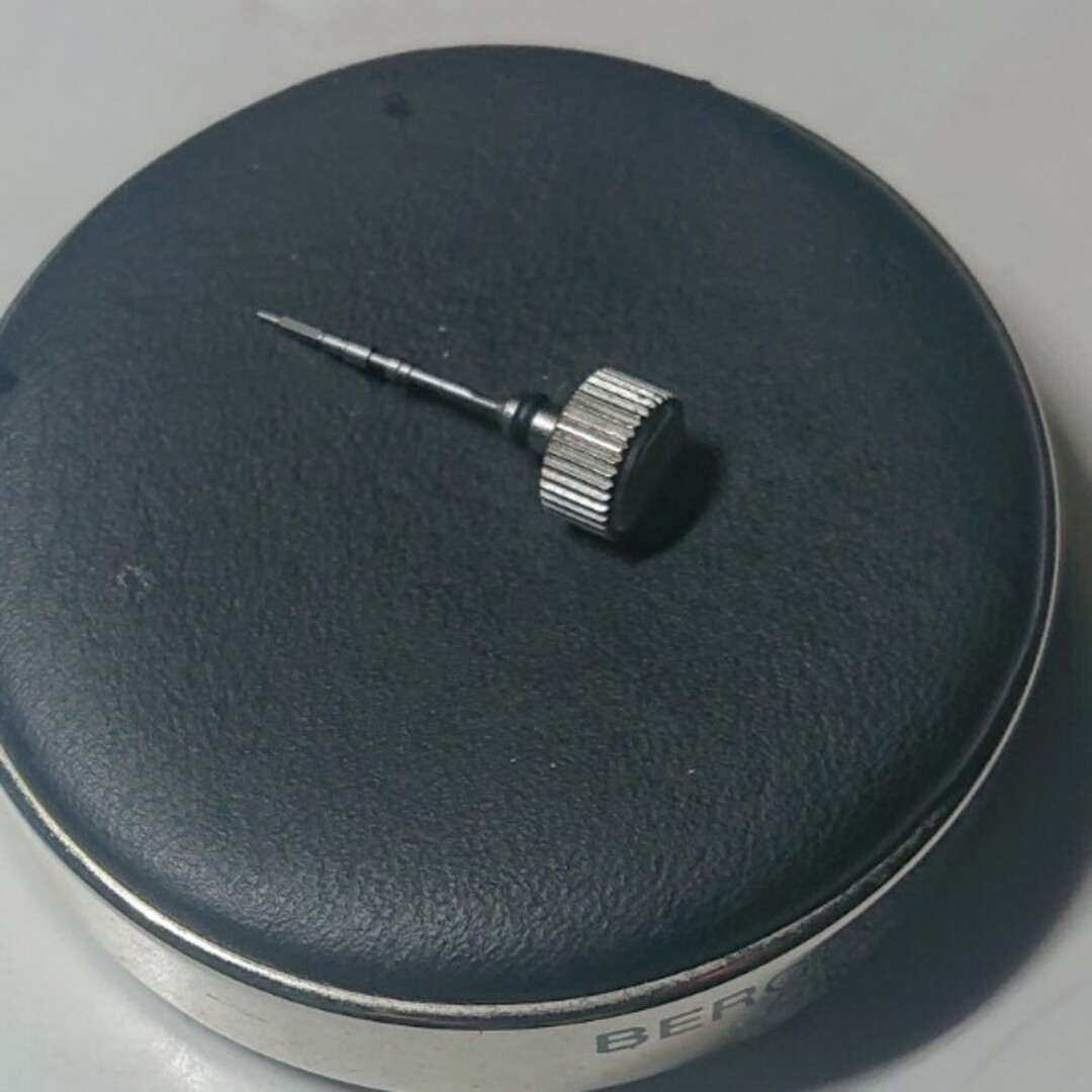 SEIKO(セイコー)のセイコーskx純正リューズ&巻き芯 メンズの時計(その他)の商品写真