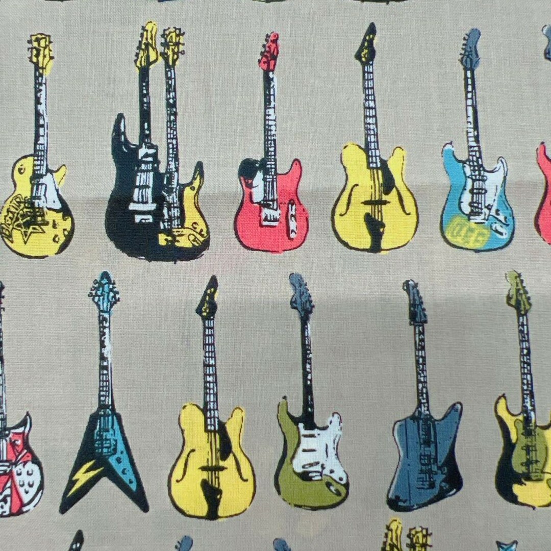 新品　50×52生地　リアル　ギター　柄　生地　グレーベージュ 楽器のギター(エレキギター)の商品写真