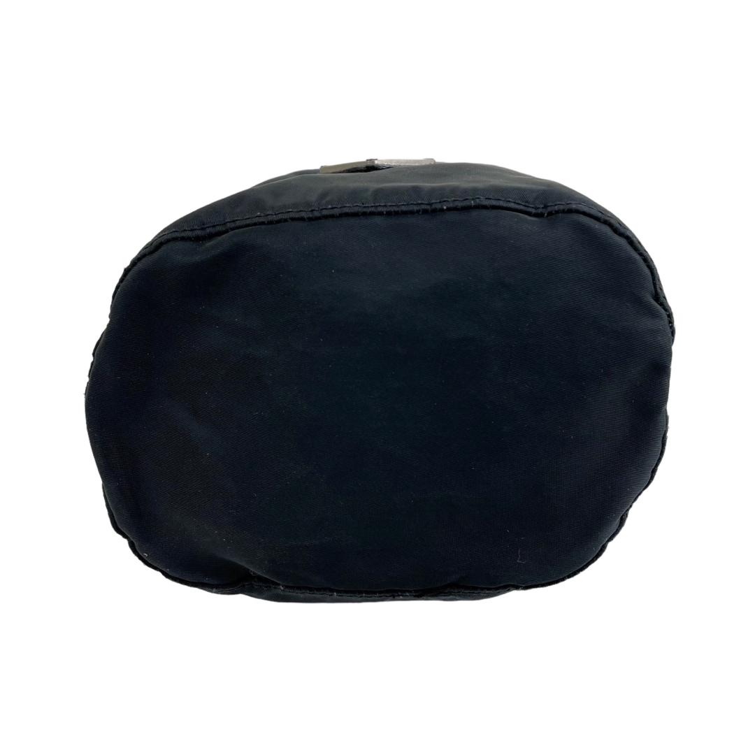 PRADA(プラダ)の✨良品　PRADA プラダ　ポーチ　バニティ　巾着　三角ロゴ　ブラック　黒 レディースのファッション小物(ポーチ)の商品写真