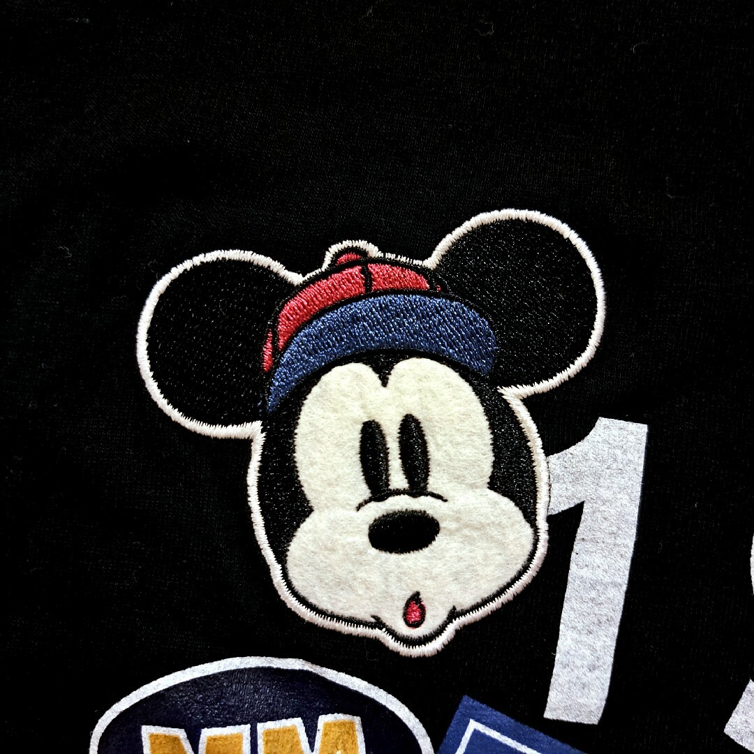 ミッキーマウス(ミッキーマウス)の新品タグ付き　ミッキーマウス　Tシャツ　ディズニー　Lサイズ　ブラック　ワッペン エンタメ/ホビーのおもちゃ/ぬいぐるみ(キャラクターグッズ)の商品写真
