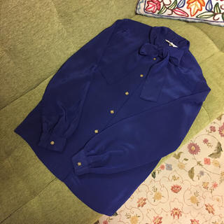 サンタモニカ(Santa Monica)のボタンが可愛い☺︎ ヴィンテージ品  襟リボンとろみシャツ(シャツ/ブラウス(長袖/七分))