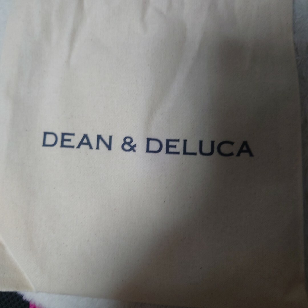 DEAN & DELUCA(ディーンアンドデルーカ)の即日発送します！【新品・未使用】DEAN&DELUCA　　布製巾着袋 レディースのファッション小物(ポーチ)の商品写真