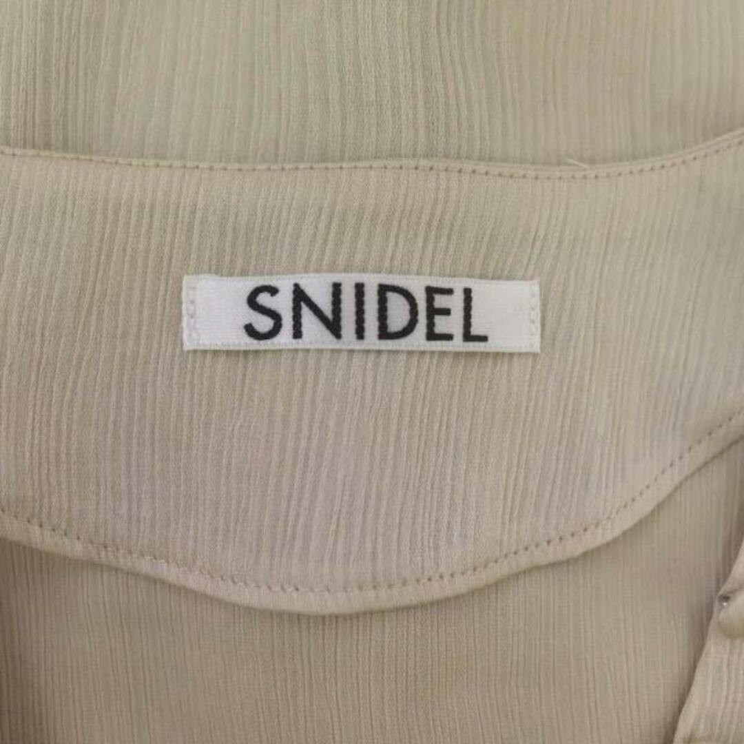 SNIDEL(スナイデル)のスナイデル サテンペプラムブラウス 半袖 パフスリーブ 前開き 1 ベージュ レディースのトップス(シャツ/ブラウス(半袖/袖なし))の商品写真