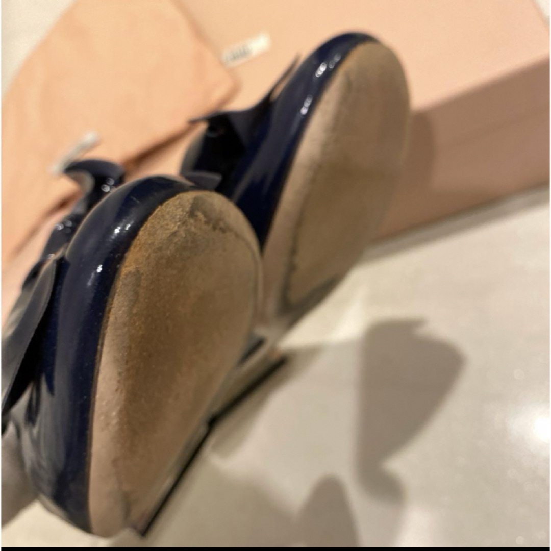 miumiu(ミュウミュウ)の美品♡ミュウミュウ miumiuフラットシューズ リボン ビジュー 靴 パンプス レディースの靴/シューズ(ハイヒール/パンプス)の商品写真