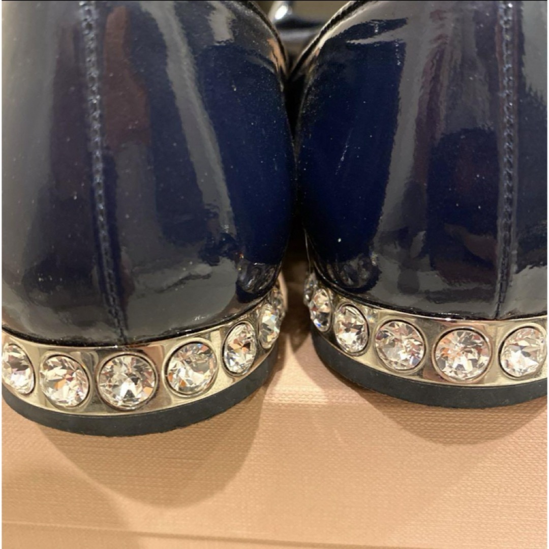 miumiu(ミュウミュウ)の美品♡ミュウミュウ miumiuフラットシューズ リボン ビジュー 靴 パンプス レディースの靴/シューズ(ハイヒール/パンプス)の商品写真