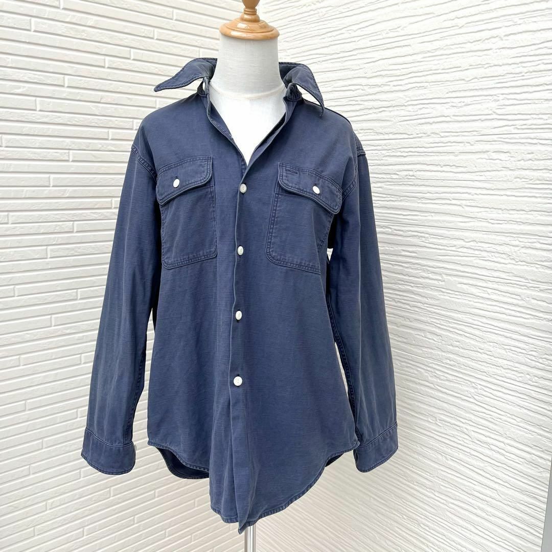 MADISONBLUE(マディソンブルー)のマディソンブルー＊ハンプトンバックサテンシャツ　ネイビー　01 レディースのトップス(シャツ/ブラウス(長袖/七分))の商品写真