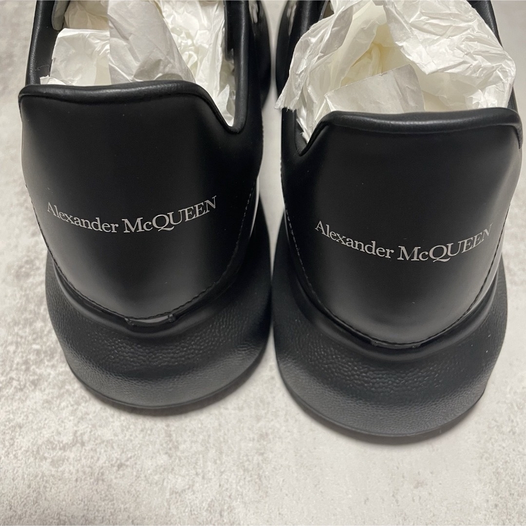 Alexander McQueen(アレキサンダーマックイーン)の新品未使用 アレキサンダーマックイーンオーバーサイズドスニーカー45スモーク/黒 メンズの靴/シューズ(スニーカー)の商品写真