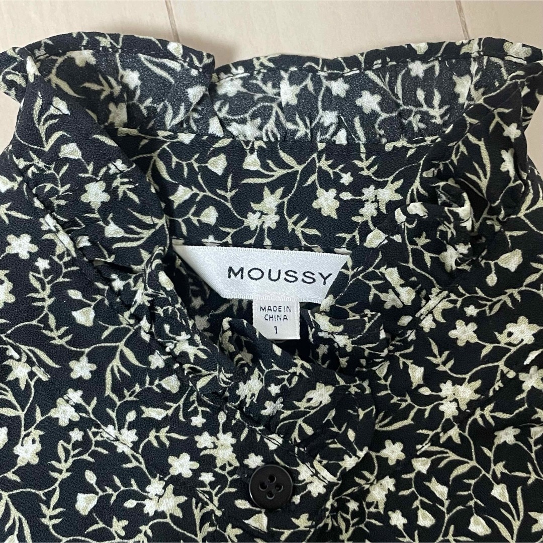 moussy(マウジー)のMOUSSY 小花柄フリルトップス レディースのトップス(シャツ/ブラウス(半袖/袖なし))の商品写真