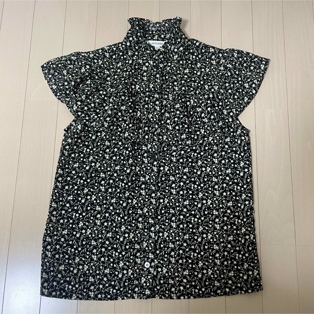 moussy(マウジー)のMOUSSY 小花柄フリルトップス レディースのトップス(シャツ/ブラウス(半袖/袖なし))の商品写真