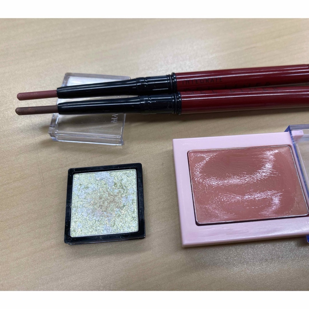 SHISEIDO (資生堂)(シセイドウ)のメイク用品まとめ売り　アイライナー、ジェルライナー、リップ＆チーク、アイシャドウ コスメ/美容のキット/セット(コフレ/メイクアップセット)の商品写真