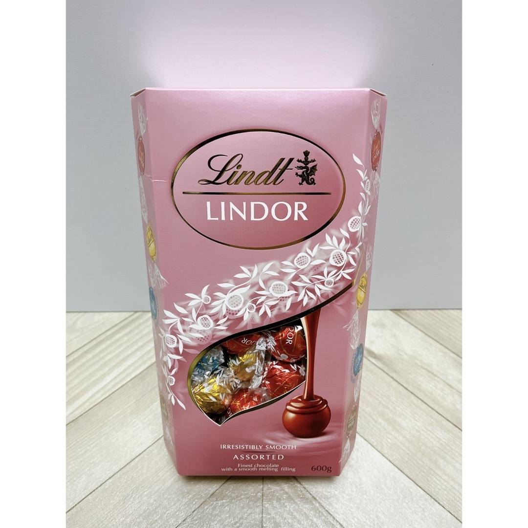 Lindt(リンツ)のコストコ リンツ リンドール ピンク アソート 600g（約48個） 食品/飲料/酒の食品(菓子/デザート)の商品写真