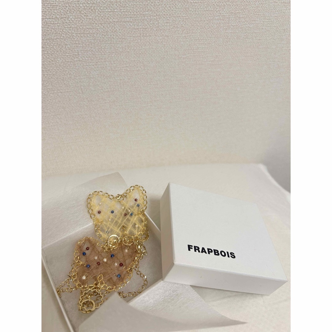 FRAPBOIS(フラボア)の【FRAPBOIS】蝶ネックレス レディースのアクセサリー(ネックレス)の商品写真