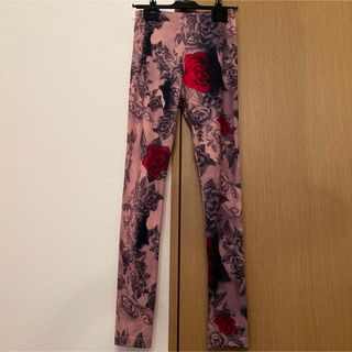 コムデギャルソン(COMME des GARCONS)の【美品】コムデギャルソン 花柄 薔薇 タトゥー レギンス YUKI着用(レギンス/スパッツ)