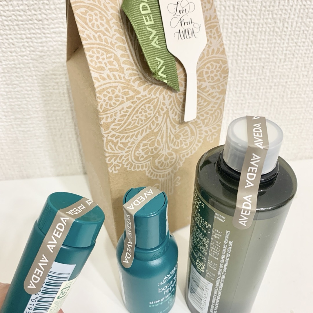 AVEDA(アヴェダ)の【新品未使用】AVEDA 3点セットシャンプー、トリートメント、拭き取り化粧水 コスメ/美容のスキンケア/基礎化粧品(化粧水/ローション)の商品写真