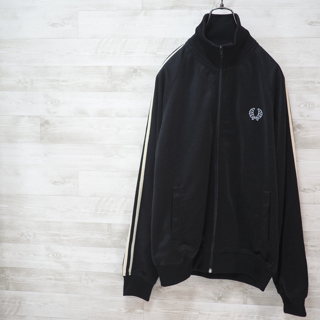 FRED PERRY(フレッドペリー)のFRED PERRY Twin Taped Track Jacket-Blk/S メンズのトップス(ジャージ)の商品写真
