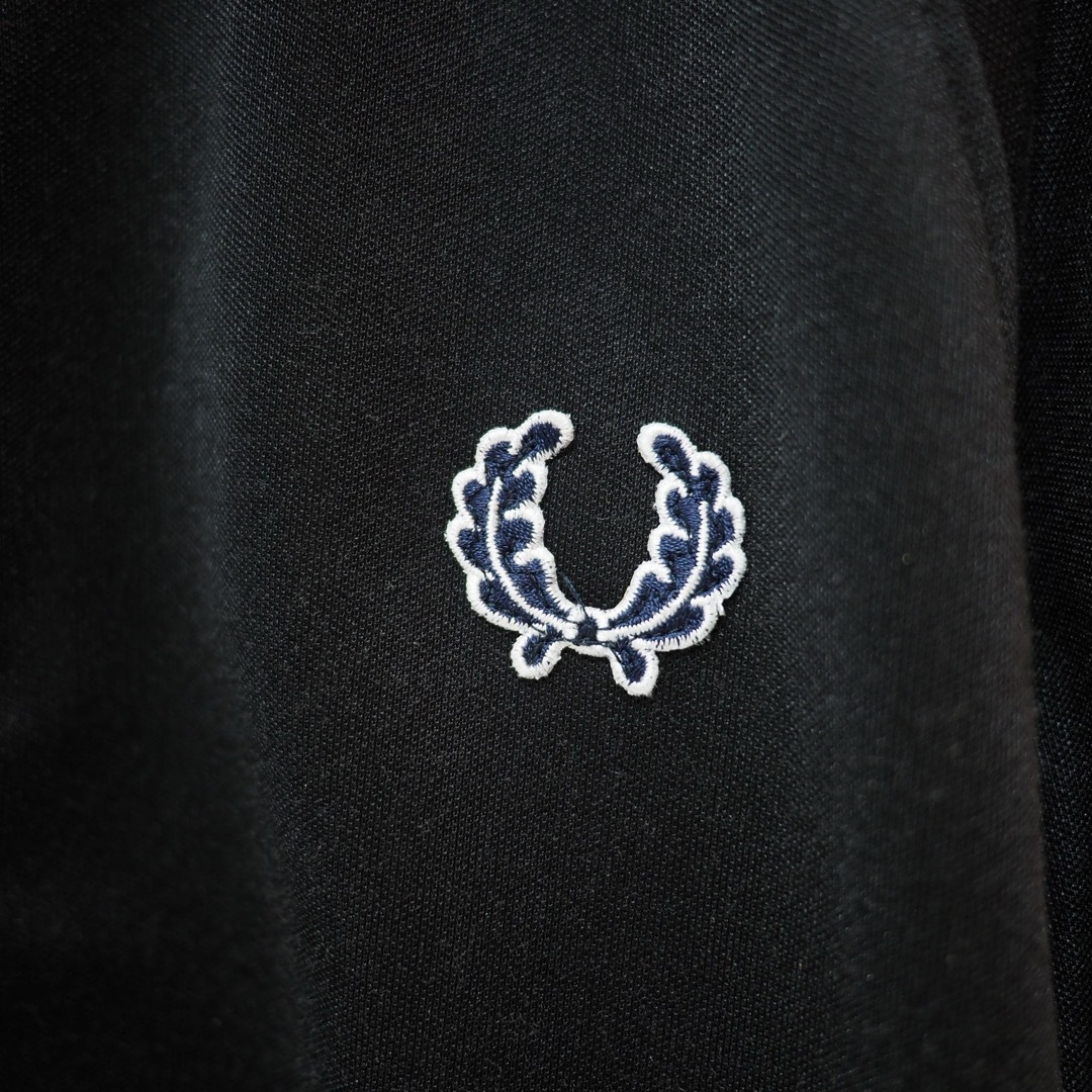 FRED PERRY(フレッドペリー)のFRED PERRY Twin Taped Track Jacket-Blk/S メンズのトップス(ジャージ)の商品写真