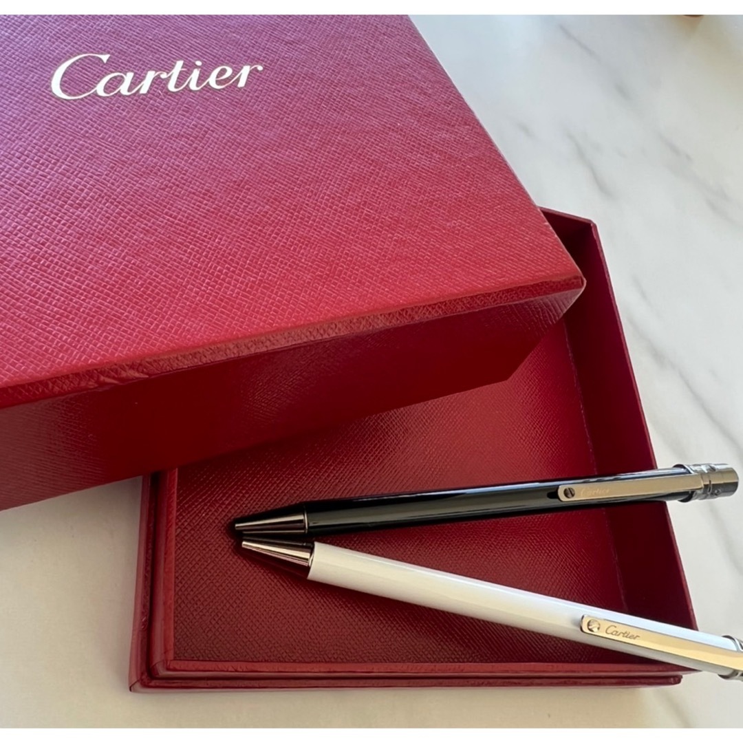 Cartier(カルティエ)のカルティエ ボールペン サントス ドゥ カルティエ /プラチナ/新品未使用 インテリア/住まい/日用品の文房具(ペン/マーカー)の商品写真