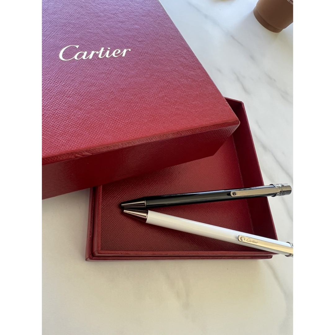 Cartier(カルティエ)のカルティエ ボールペン サントス ドゥ カルティエ /プラチナ/新品未使用 インテリア/住まい/日用品の文房具(ペン/マーカー)の商品写真