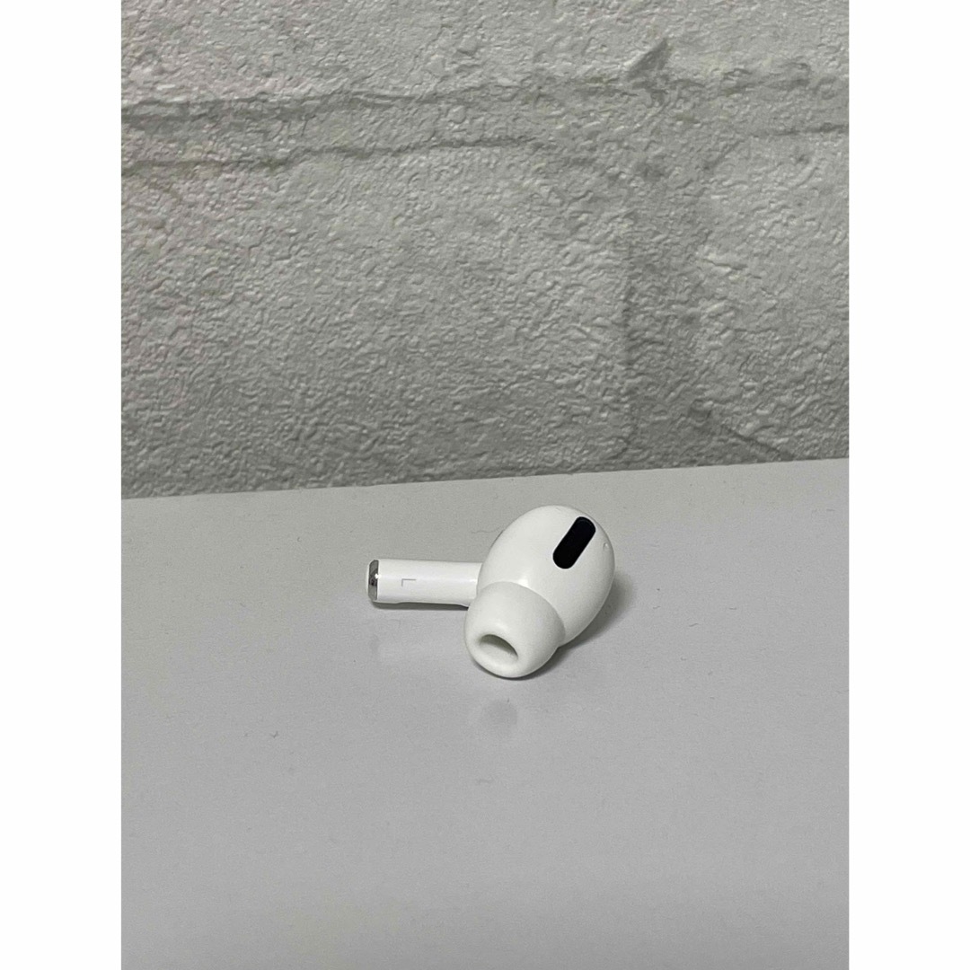 Apple(アップル)のAirPods Pro 第一世代　左耳のみ スマホ/家電/カメラのオーディオ機器(ヘッドフォン/イヤフォン)の商品写真