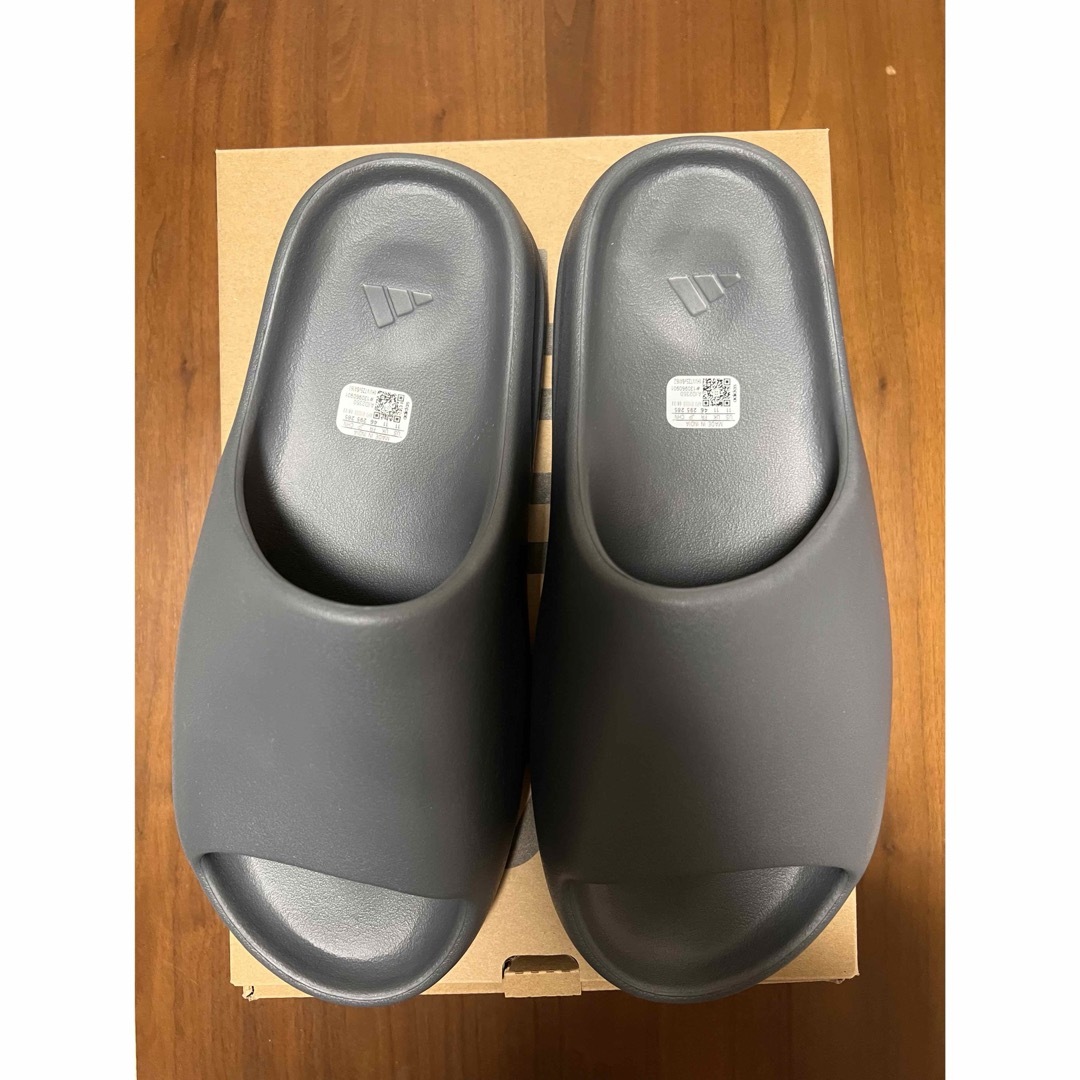 YEEZY（adidas）(イージー)のadidas YEEZY Slide Slate Grey 28.5cm メンズの靴/シューズ(サンダル)の商品写真