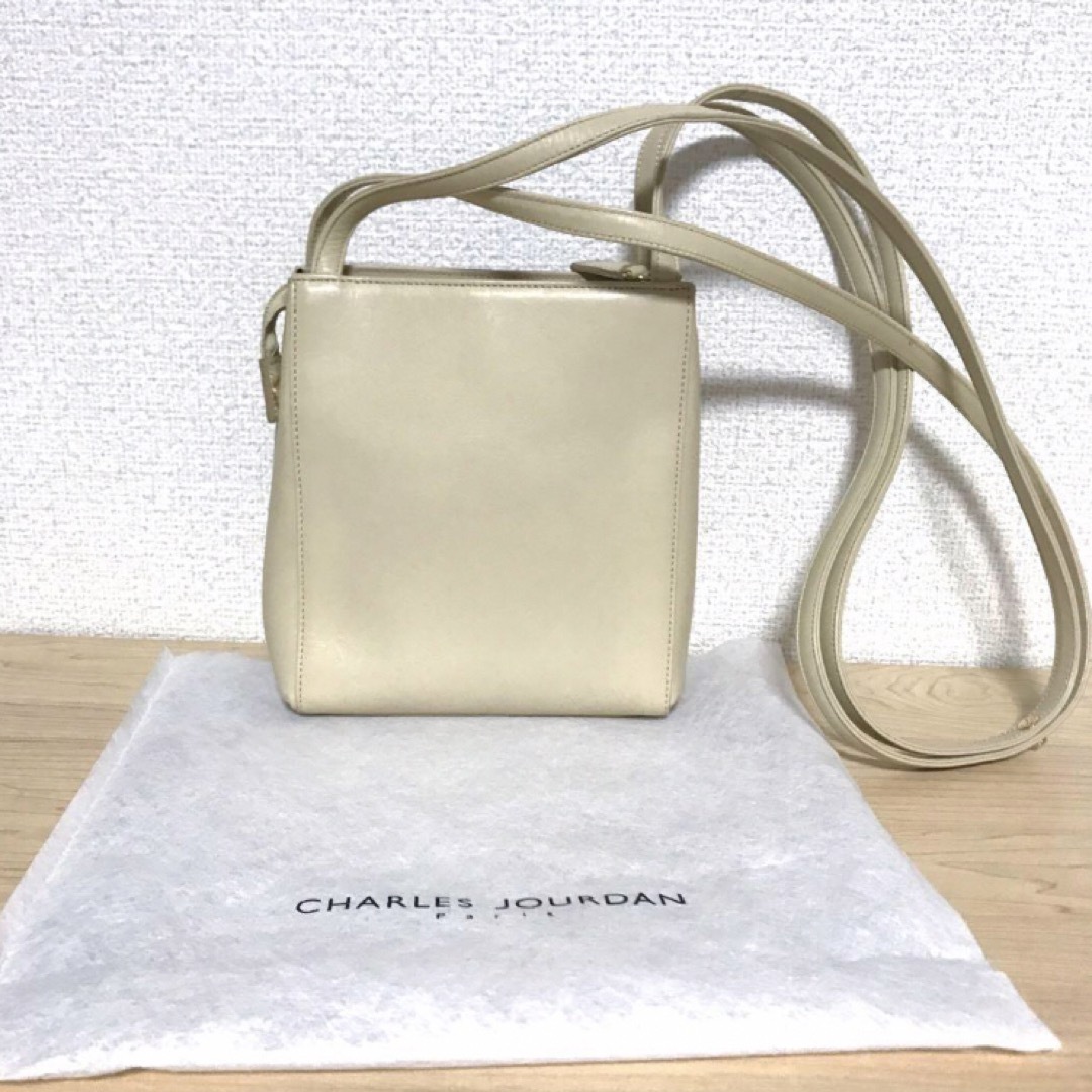 CHARLES JOURDAN(シャルルジョルダン)の最終値下げ❣️CHARLES JOURDAN レザー ショルダーバッグ　ベージュ レディースのバッグ(ショルダーバッグ)の商品写真