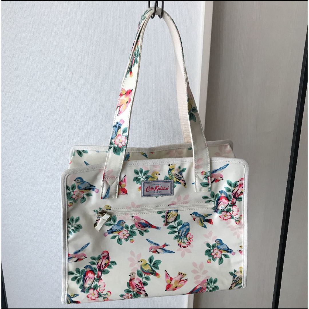 Cath Kidston(キャスキッドソン)のトートバッグ Cath Kidston キャスキッドソン 花柄 旅行　トラベル レディースのバッグ(ボストンバッグ)の商品写真