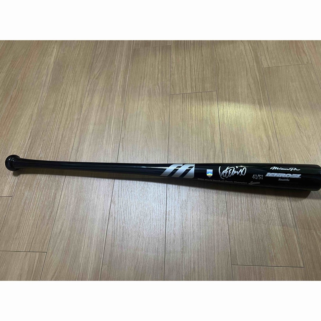 MIZUNO(ミズノ)の『イチロー　51本限定』　2006WBC記念　直筆サインバット スポーツ/アウトドアの野球(記念品/関連グッズ)の商品写真