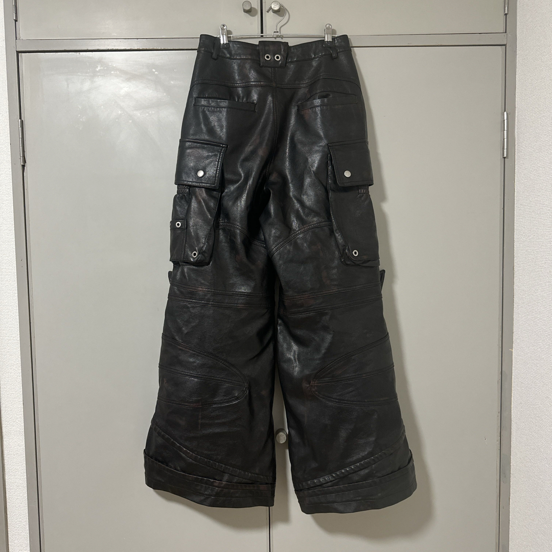 JOHN LAWRENCE SULLIVAN(ジョンローレンスサリバン)のPERSONSOULHandRubbed Punk Leather Pants  メンズのパンツ(ワークパンツ/カーゴパンツ)の商品写真