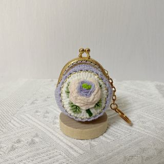 ハンドメイド　刺繍　手編みがま口ポーチ　キーホルダー(ポーチ)