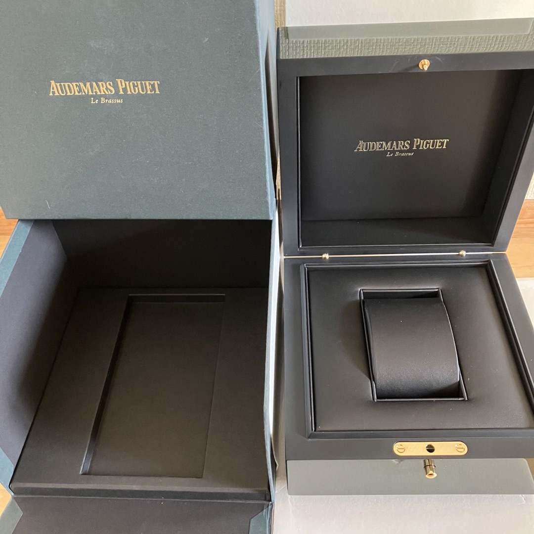 AUDEMARS PIGUET(オーデマピゲ)のオーデマ・ピゲ AUDEMARS PIGUET ロイヤルオークの空箱 タグ付 メンズの時計(その他)の商品写真