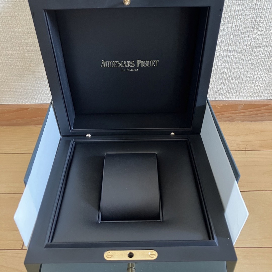 AUDEMARS PIGUET(オーデマピゲ)のオーデマ・ピゲ AUDEMARS PIGUET ロイヤルオークの空箱 タグ付 メンズの時計(その他)の商品写真