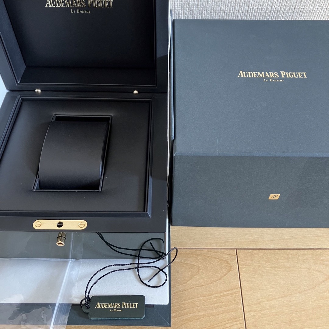 AUDEMARS PIGUET(オーデマピゲ)のオーデマ・ピゲ AUDEMARS PIGUET ロイヤルオークの空箱 タグ付 メンズの時計(その他)の商品写真