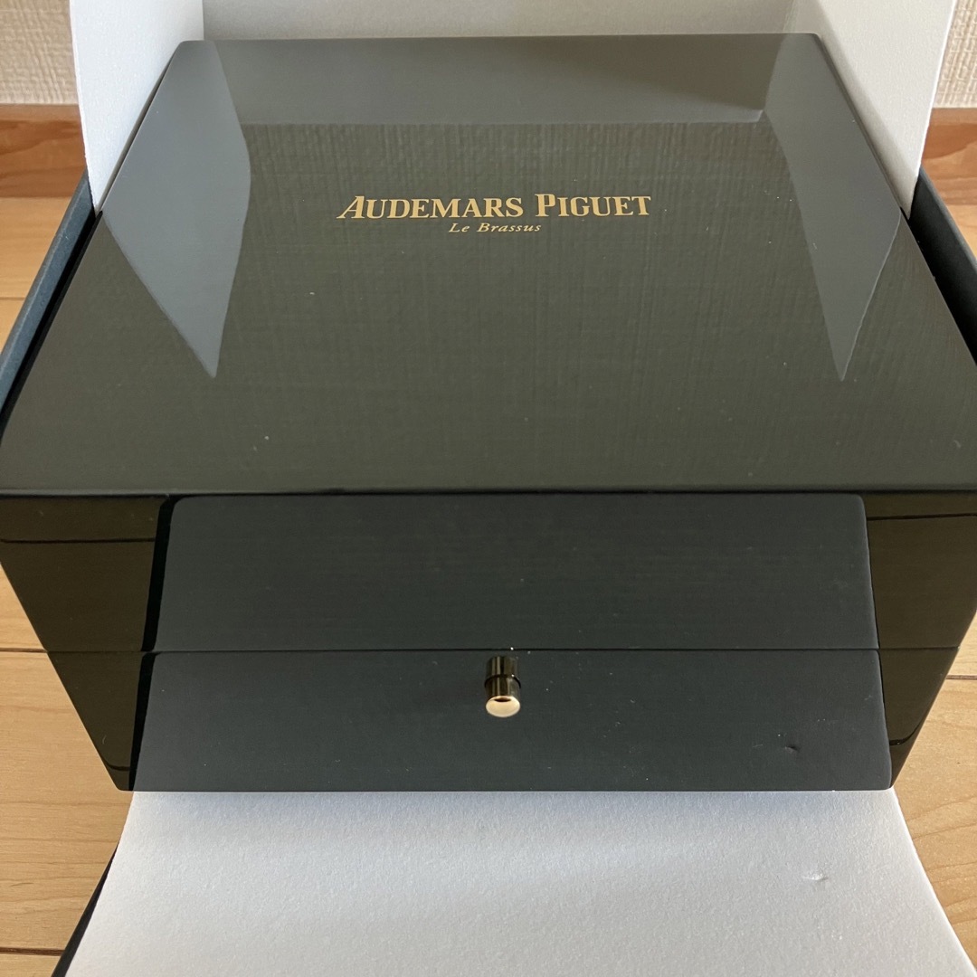 AUDEMARS PIGUET(オーデマピゲ)のオーデマ・ピゲ AUDEMARS PIGUET ロイヤルオークの空箱 タグ付 メンズの時計(その他)の商品写真