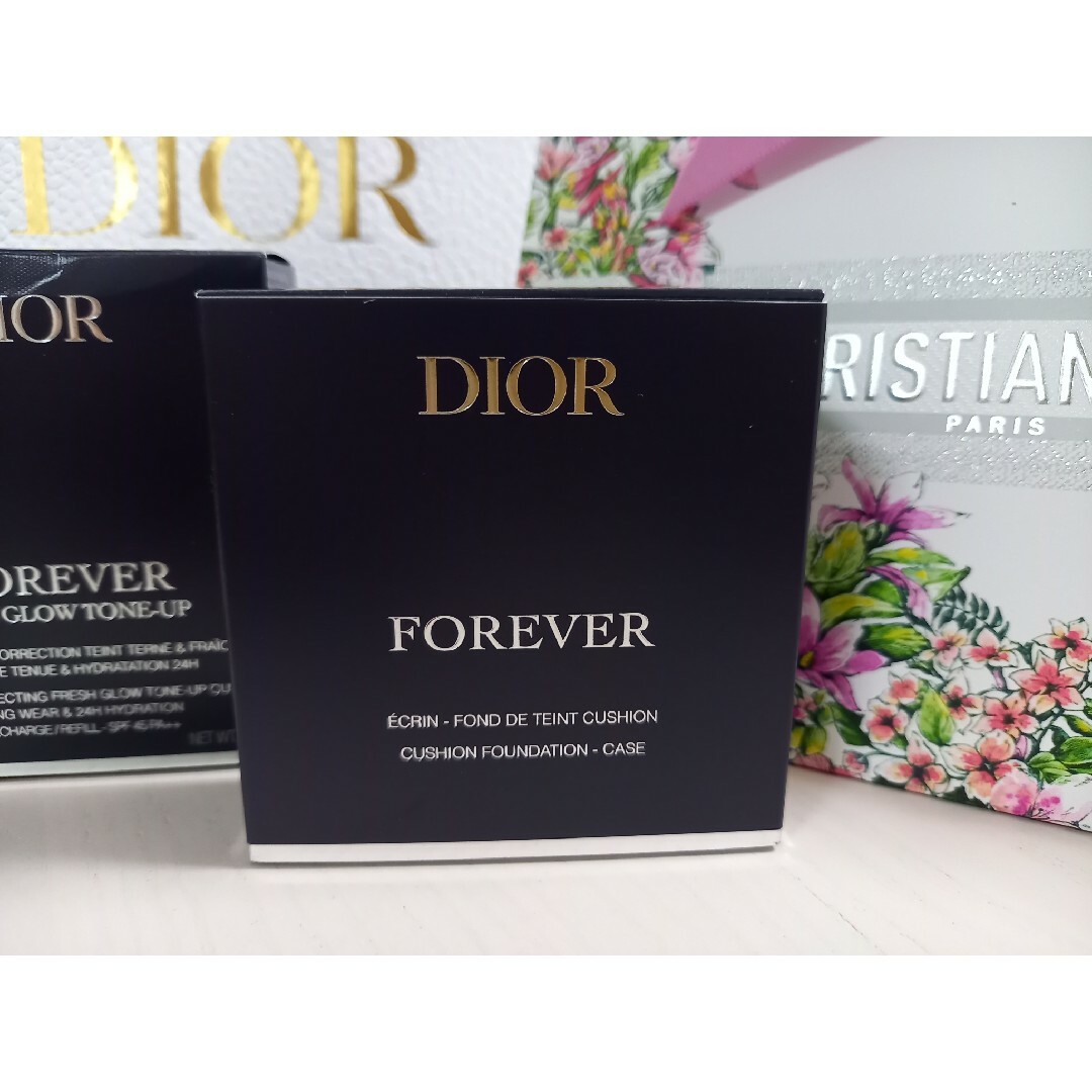 Christian Dior(クリスチャンディオール)のディオールスキンフォーエヴァートーンアップグロウクッションライラックピンクケース コスメ/美容のベースメイク/化粧品(ファンデーション)の商品写真