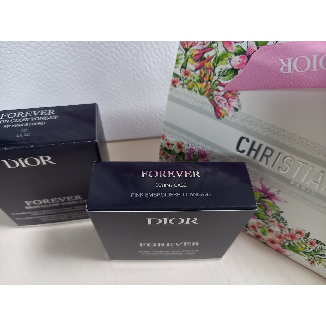 Christian Dior(クリスチャンディオール)のディオールスキンフォーエヴァートーンアップグロウクッションライラックピンクケース コスメ/美容のベースメイク/化粧品(ファンデーション)の商品写真