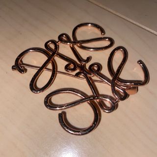 ロエベ ブローチ/コサージュの通販 300点以上 | LOEWEのレディースを ロエベ ブローチ/コサージュの通販 300点以上 | LOEWEのレディースを