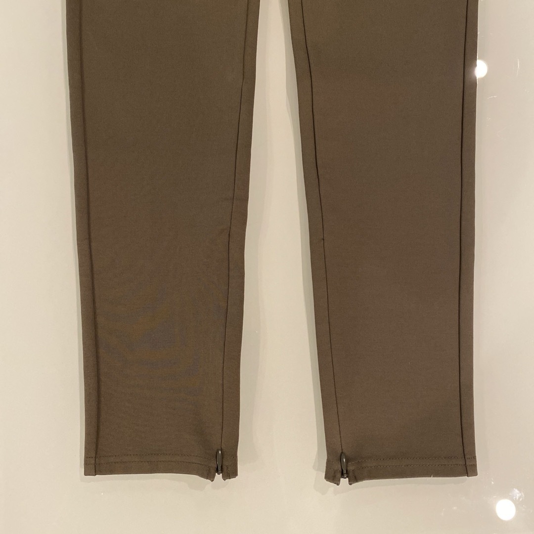 lululemon(ルルレモン)の【極美品】ASTRAET HIGH RISE SKINNY PANT khaki レディースのパンツ(カジュアルパンツ)の商品写真