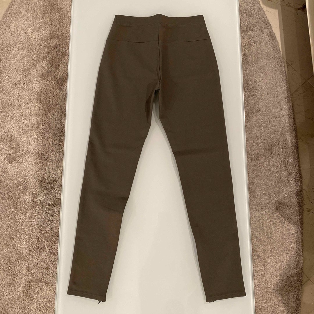 lululemon(ルルレモン)の【極美品】ASTRAET HIGH RISE SKINNY PANT khaki レディースのパンツ(カジュアルパンツ)の商品写真