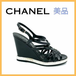 シャネル(CHANEL)のシャネル パテントレザー ココマーク ウェッジソールサンダル レディース 黒(サンダル)