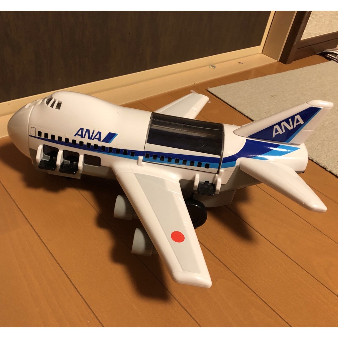 トミカ カーゴジェット ANA(1コ入) | フリマアプリ ラクマ