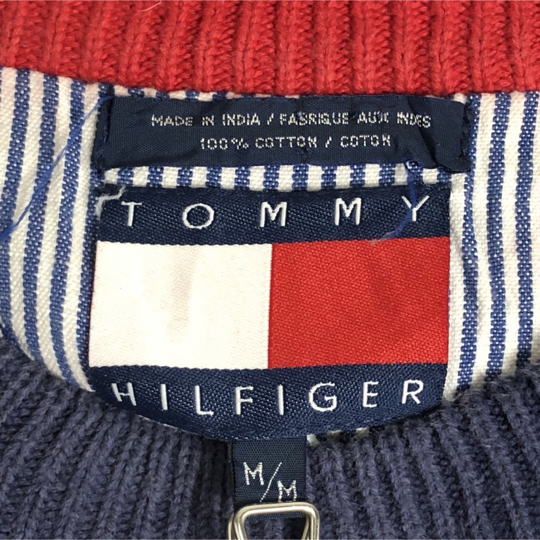 TOMMY HILFIGER(トミーヒルフィガー)の【ニット　セーター　トミーヒルフィガー　刺繍　ワンポイント　ネイビー　古着】 メンズのトップス(ニット/セーター)の商品写真