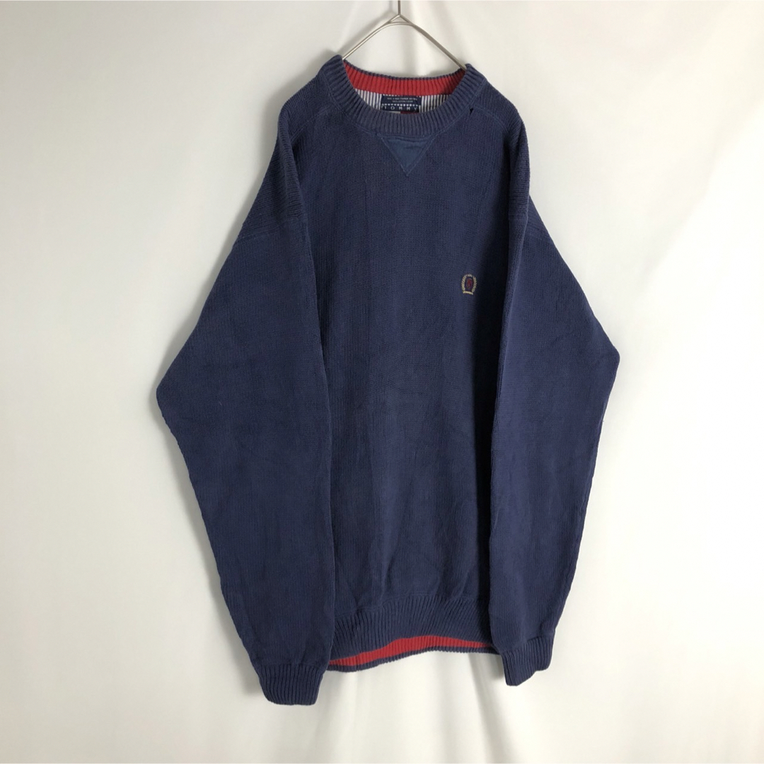 TOMMY HILFIGER(トミーヒルフィガー)の【ニット　セーター　トミーヒルフィガー　刺繍　ワンポイント　ネイビー　古着】 メンズのトップス(ニット/セーター)の商品写真