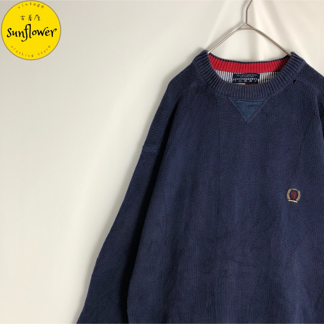 TOMMY HILFIGER(トミーヒルフィガー)の【ニット　セーター　トミーヒルフィガー　刺繍　ワンポイント　ネイビー　古着】 メンズのトップス(ニット/セーター)の商品写真