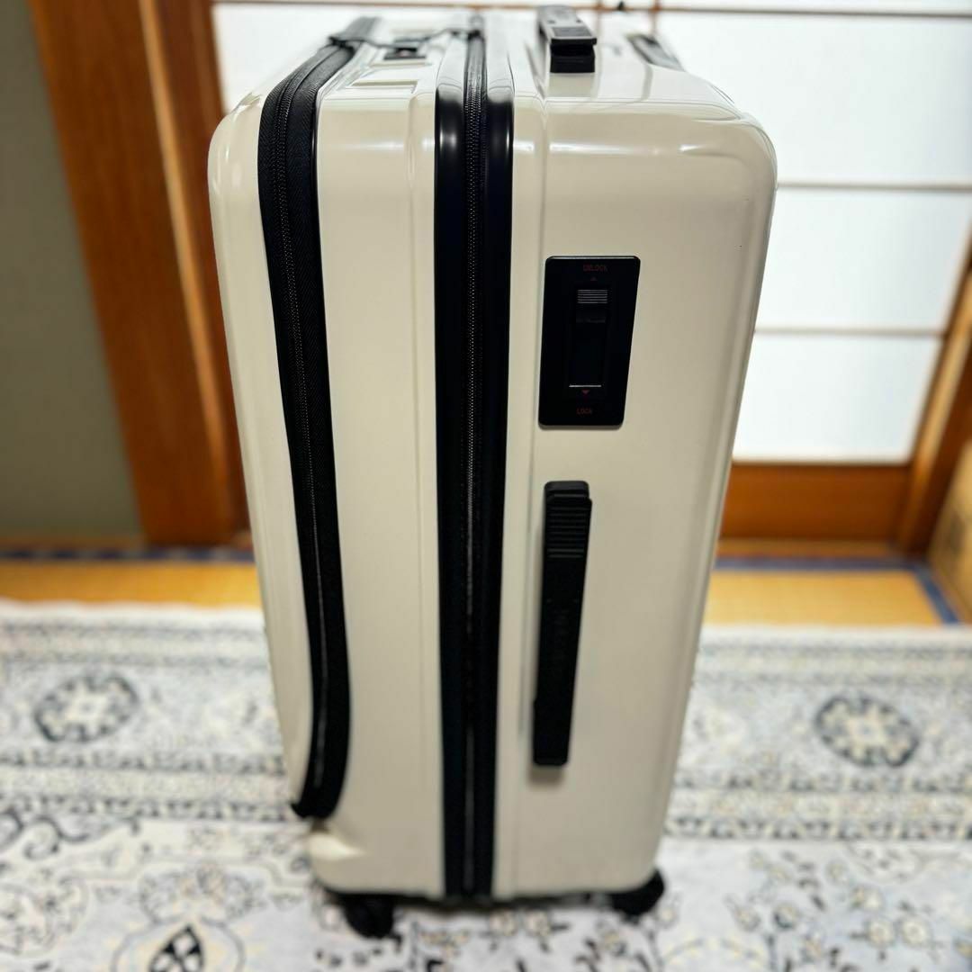 BRIEFING(ブリーフィング)の新品 ブリーフィング  キャリーケース  スーツケース 60L アイボリー レディースのバッグ(スーツケース/キャリーバッグ)の商品写真