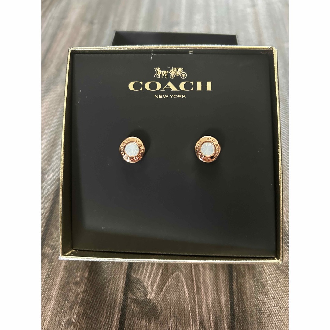 COACH(コーチ)の【美品】オープンサークルピアス　ピンクゴールド　オパール レディースのアクセサリー(ピアス)の商品写真