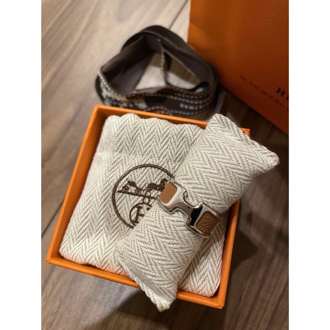 Hermes(エルメス)の【正規品・美品】HERMES オランプ リング PM ゴールド　保護シール付き レディースのアクセサリー(リング(指輪))の商品写真