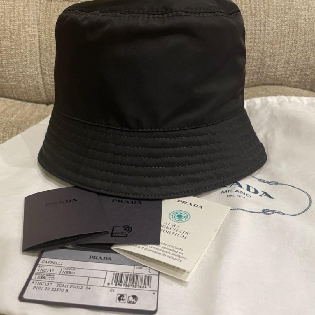 PRADA(プラダ)の【正規品・美品】PRADA Bucket Hat Black L レディースの帽子(ハット)の商品写真