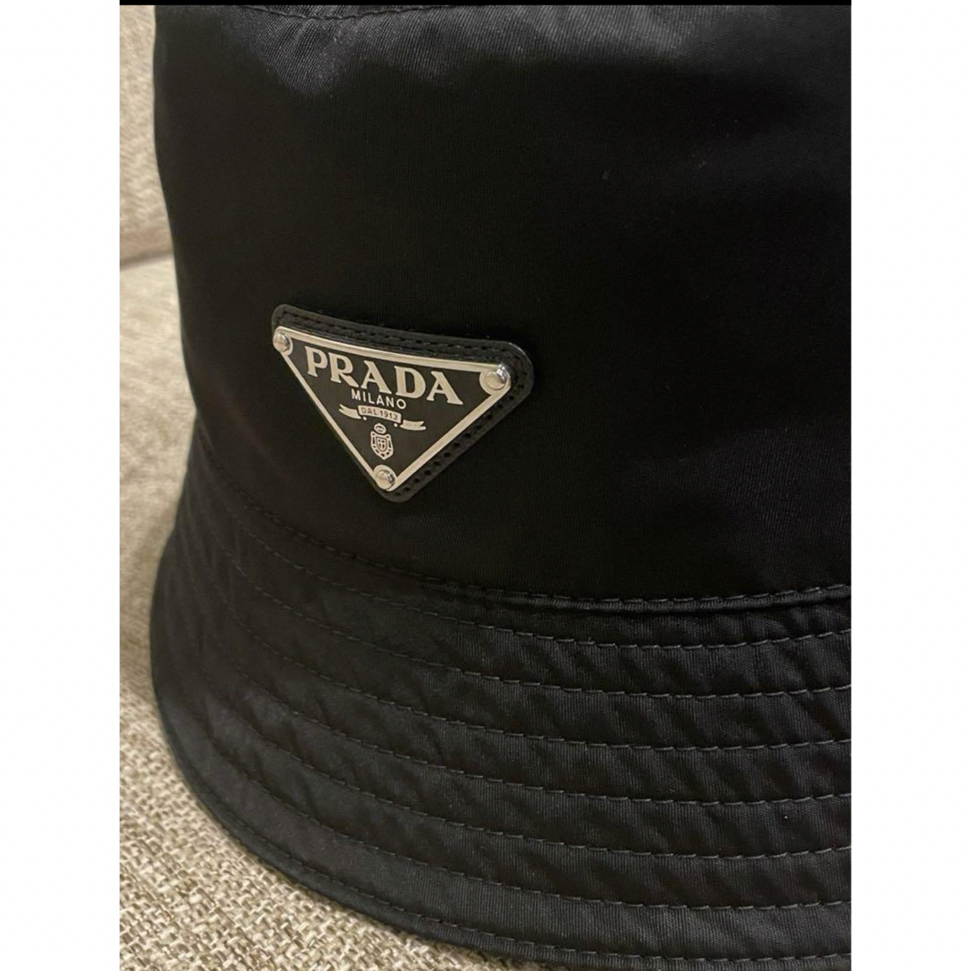 PRADA(プラダ)の【正規品・美品】PRADA Bucket Hat Black L レディースの帽子(ハット)の商品写真