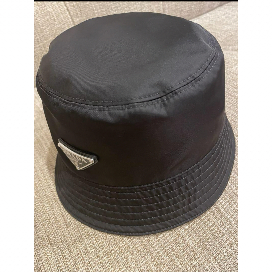 PRADA(プラダ)の【正規品・美品】PRADA Bucket Hat Black L レディースの帽子(ハット)の商品写真
