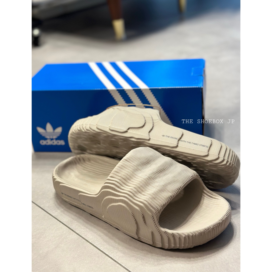 adidas(アディダス)の新品！アディダス アディレッタ22 スライド サンダル ブラウン 28.5cm メンズの靴/シューズ(サンダル)の商品写真